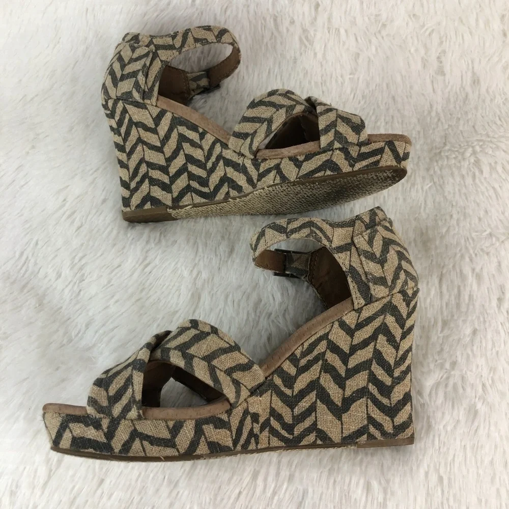 TOMS Chevron Espadrille Type Wedges. EUC.